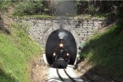 Dampflok der Waldviertelbahn kommt aus Tunnel