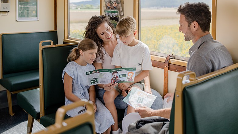 Familienausflug im Dieselnostalgiezug, © NB/Schwarz-König