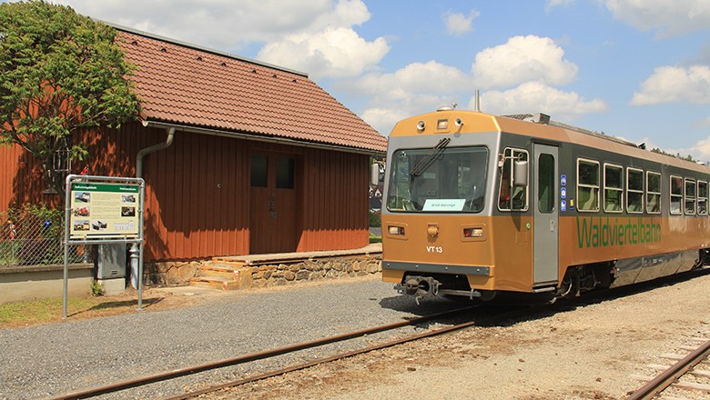 Themenweg über die Waldviertelbahn am Bahnhof Groß Gerungs, © NÖVOG/Schendl